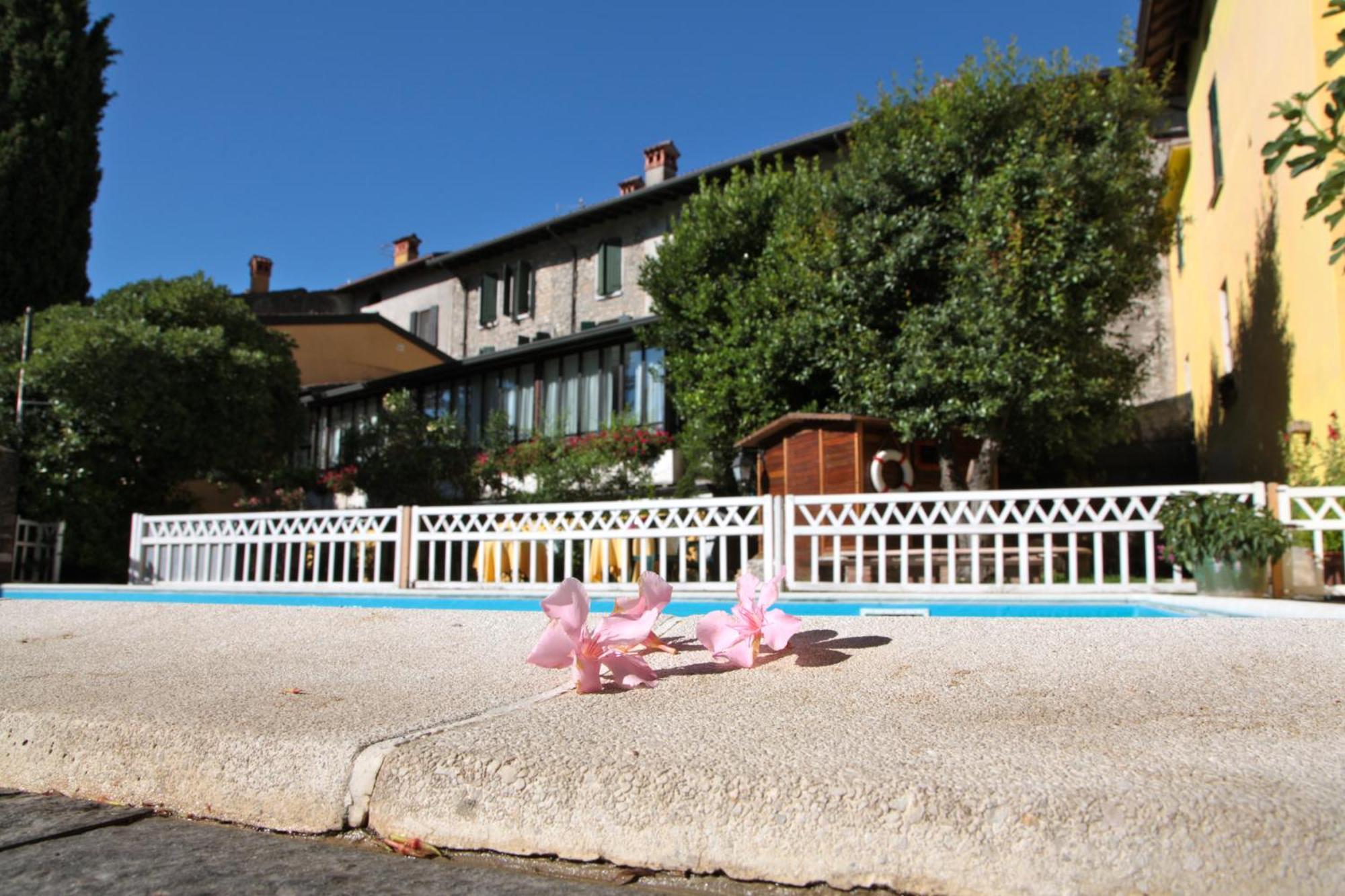 Hotel San Filis San Felice del Benaco Exterior foto